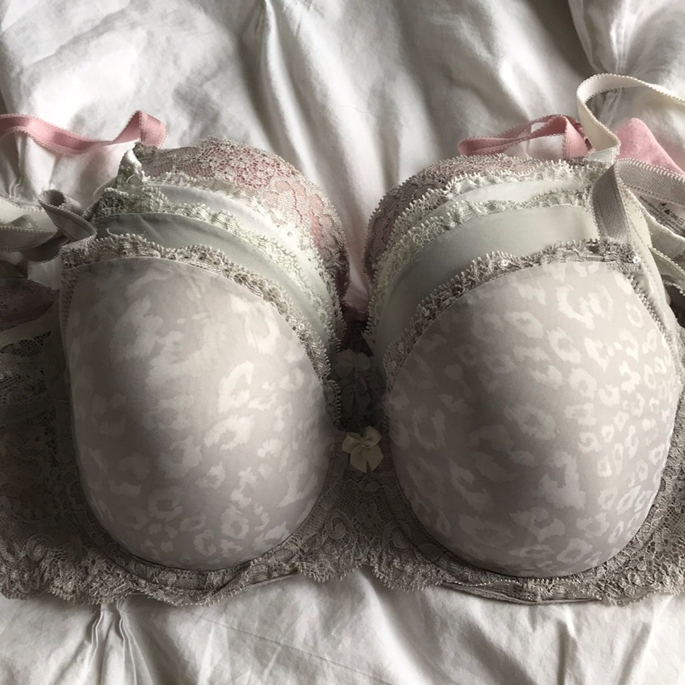 Victoria’s Secret bundle of 4 bras